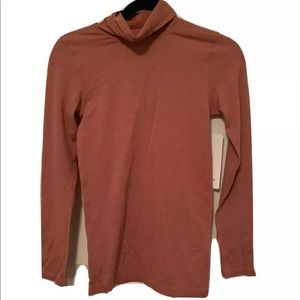 LuluLemon Yin Vibes Turtleneck size 6
